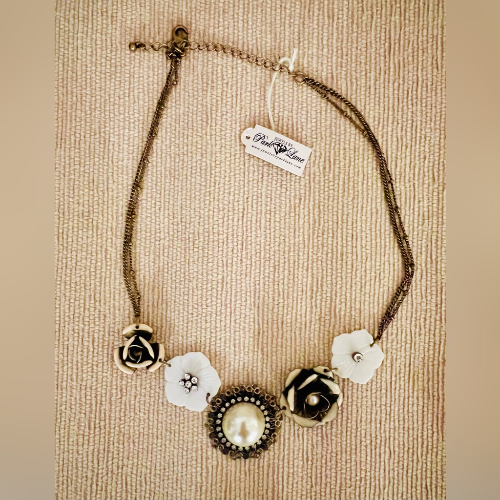 Park Lane Black And White Floral Necklace 16$